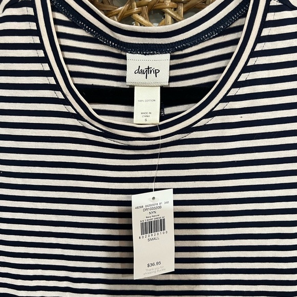 daytrip dress with open back - Picture 3 of 7